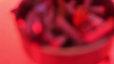 Filtre ipuçları füme sigara kül tablası doldurma