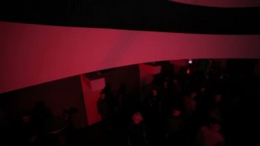 gece kulübü insanlar dans