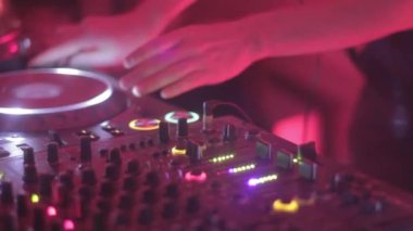 onun set kadın dj performans