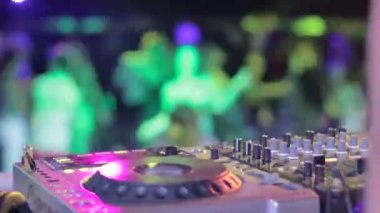 DJ strobe ışıklar eller