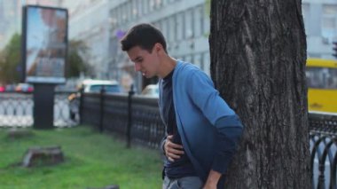 korkunç mide ağrısı