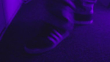 dj müzik ritmine ayak dokunulduğunda
