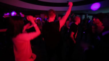 dans gece kulübü yükü kalabalıkta vurdu