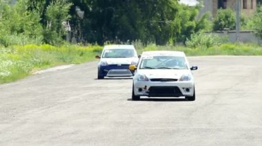 Spor yarış otomobillerinin dönüş yaklaşım