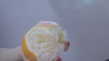 eller genç kadın portakal kabuğu