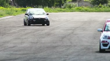 Direksiyon yarış arabaları