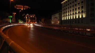 otomobil sürücüsü karayoluyla