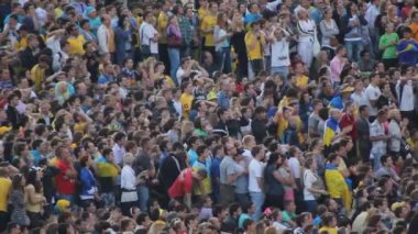 alkış insan futbol izliyor