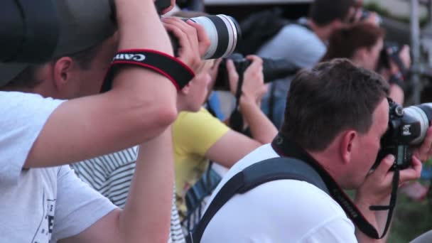 写真を撮るカメラマン — ストック動画