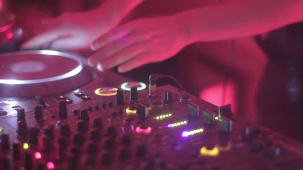 Female Dj is performing her set — Stock Video