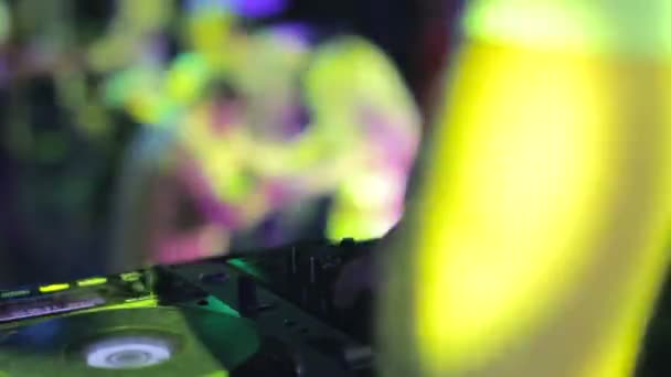 Luz estroboscópica en el club nocturno — Vídeos de Stock