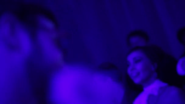 People dancing in a nightclub — Stock Video