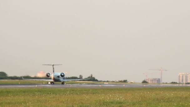 Passagierflugzeug hebt ab — Stockvideo