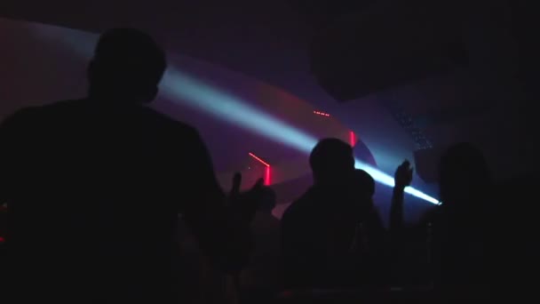 Dancing man in night club — Stock Video