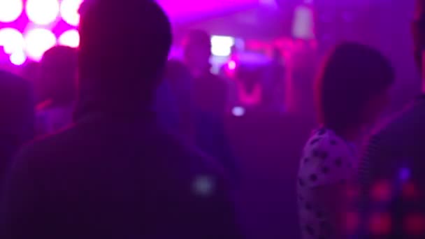 Πίστα χορού γεμάτη club φώτα — Αρχείο Βίντεο
