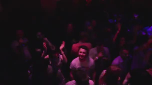 Strobe light in night club — Stock Video