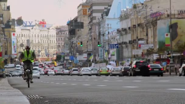 Bicicleta en la calle ciudad — Vídeo de stock