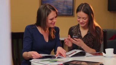 kadın dergileri okuma Café