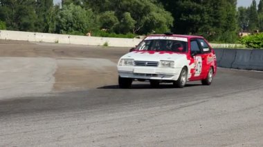 Turnuva sırasında yarış otomobil almak açmak