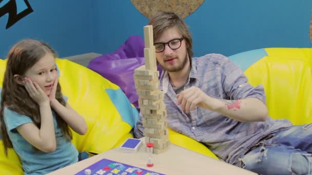 Resultado de imagen de niño y adulto jugando