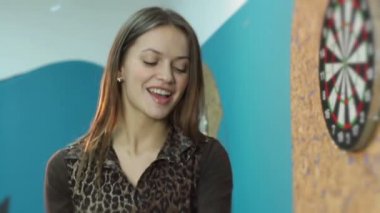 genç kadın çalışma dışarı