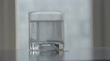 suda eriyen efervesan tablet