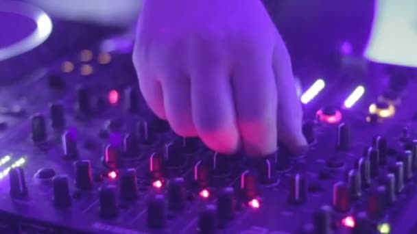 Dj jeu en boîte de nuit 