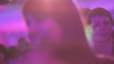 dans mutlu güzel kız