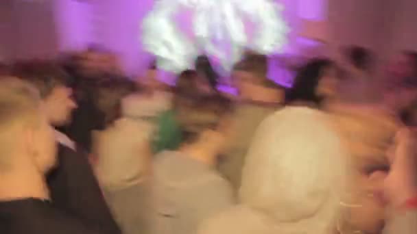 Clubgänger genießen Party — Stockvideo