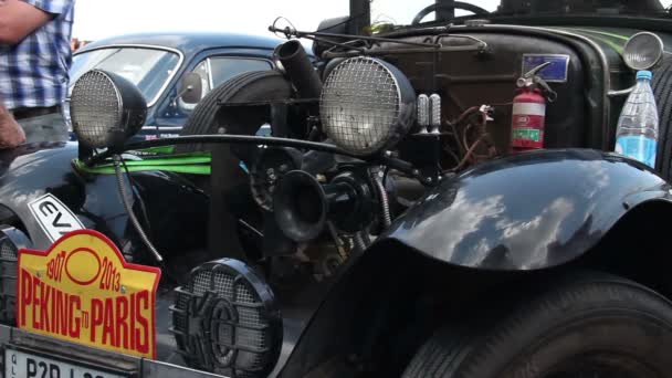 前面的老式复古车 — 图库视频影像