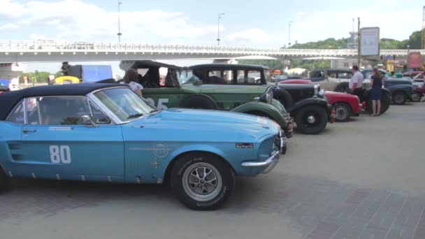 Vintage carros exposição — Vídeo de Stock