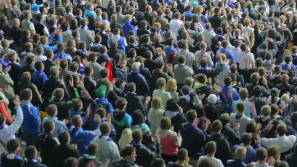 Clapping football fans — Stock Video