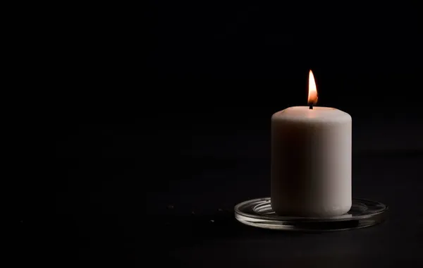 Brennende Kerze Isoliert Mit Schwarzem Hintergrund Raum Für Text — Stockfoto