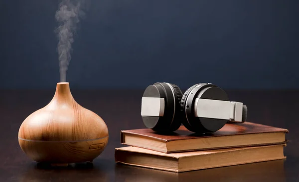 Pihenés Otthon Aromaterápiás Olaj Diffúzor Fejhallgató Könyvvel Aroma Esszenciája Egészség — Stock Fotó