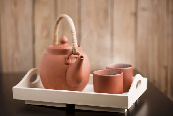 Clay Cups Hot Steam Tea White Wooden Tray Kettle Brown — Fotografia de Stock