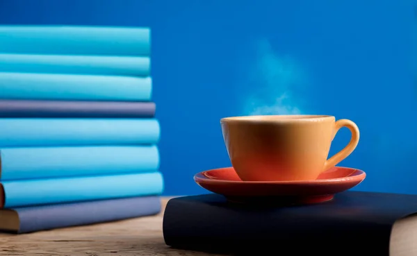 Yellow Cup Coffee Tea Hot Steam Book Light Blue Books — Stock Photo, Image