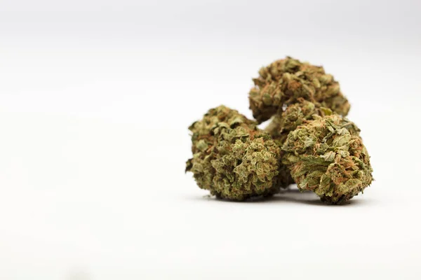 Częściowy Widok Marihuany Miejscem Tekst Białe Tło — Zdjęcie stockowe