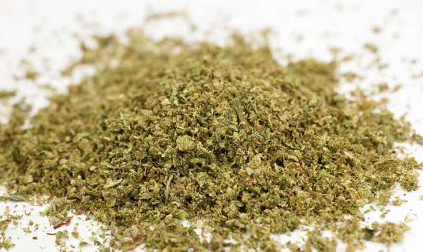 Marihuana Zerkleinert Pulver Weißer Hintergrund — Stockfoto