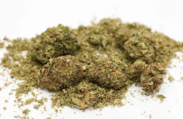 Medicinska Marijuana Knoppar Isolerade Vit Bakgrund — Stockfoto