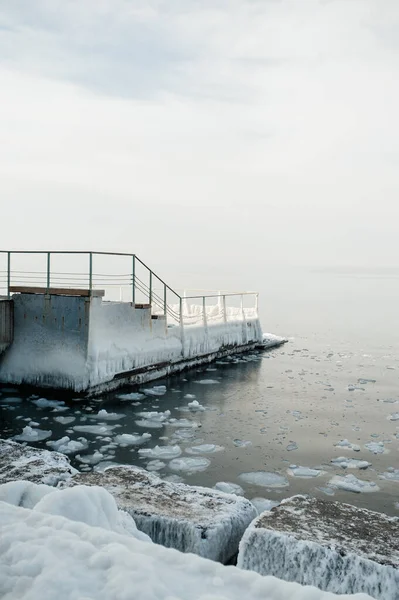 Icy Pier Sea Ice Floes Winter Landscape Selective Focus — Stockfoto