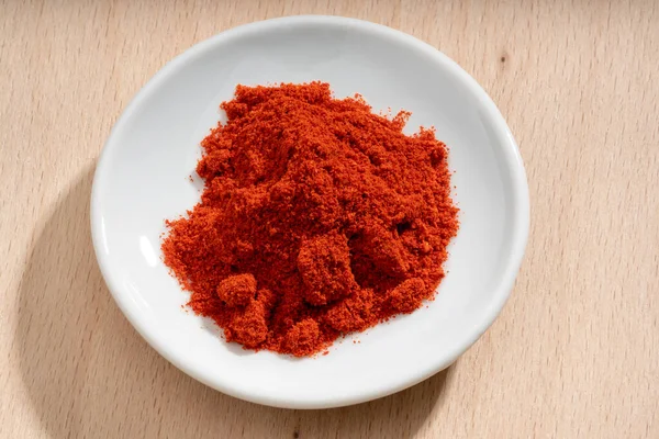 Detaljerad Och Stor Närbild Pulveriserad Paprika Liten Platta — Stockfoto