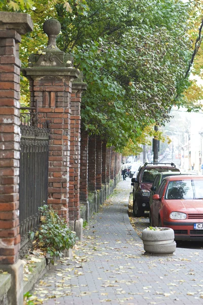 Городская улица в осенний день, Клуж-Фаока — стоковое фото