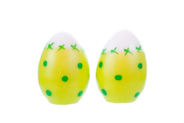 Dos huevos de colores para Pascua aislados en blanco — Foto de Stock