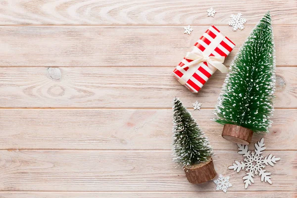 Flat Lay Composizione Con Alberi Natale Sfondo Colori Vista Dall — Foto Stock