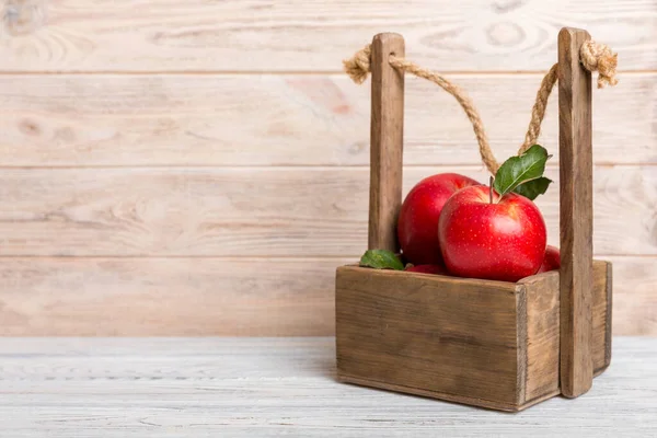 Ripe Red Apples Wooden Box White Wooden Background — Stock Photo, Image