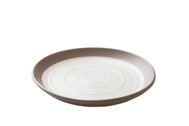 Beyaz arka planda izole edilmiş beyaz seramik yuvarlak tabak. perspektif görünümü.