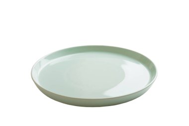 Beyaz zemin üzerinde izole edilmiş mavi seramik yuvarlak tabak. perspektif görünümü.