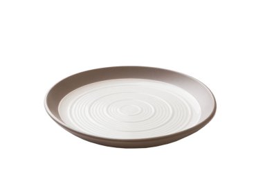 Beyaz arka planda izole edilmiş beyaz seramik yuvarlak tabak. perspektif görünümü.