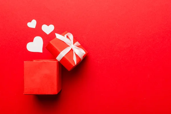 Feliz Día San Valentín Abierto Caja Regalo Forma Corazón Con —  Fotos de Stock