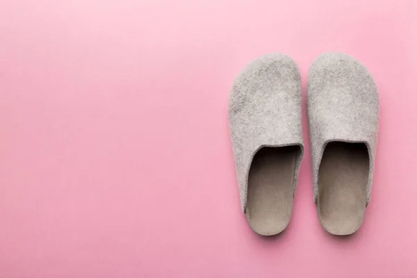 Warm Winter Women Woolen Slippers Colored Background Copy Space Text — Stock Photo, Image